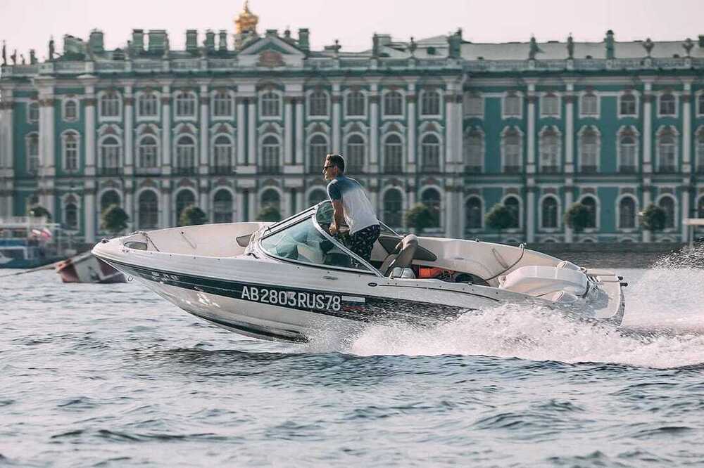 Катер Лотос