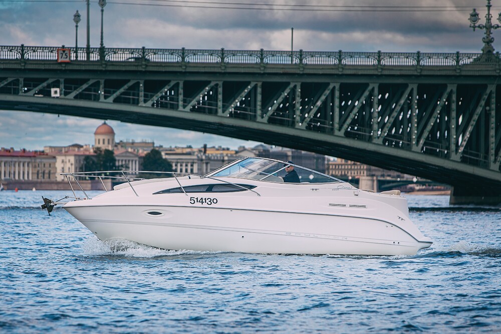 Катер Мистик