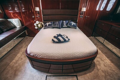 Яхта Fairline68-Аврора