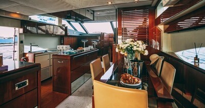 Яхта Fairline68-Аврора