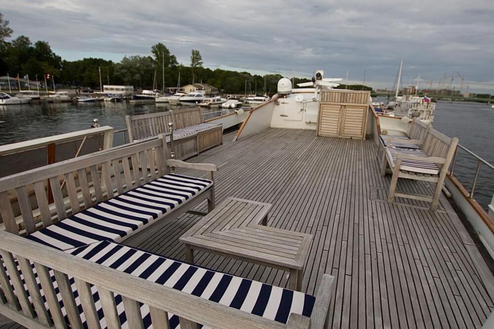Яхта Benetti 92