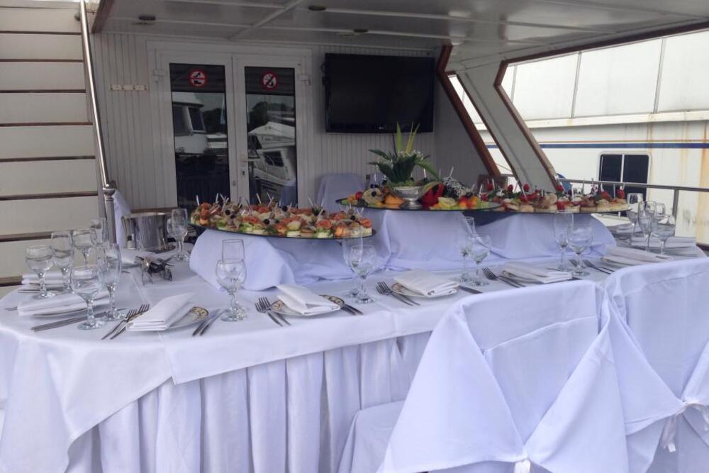 Яхта Benetti 92