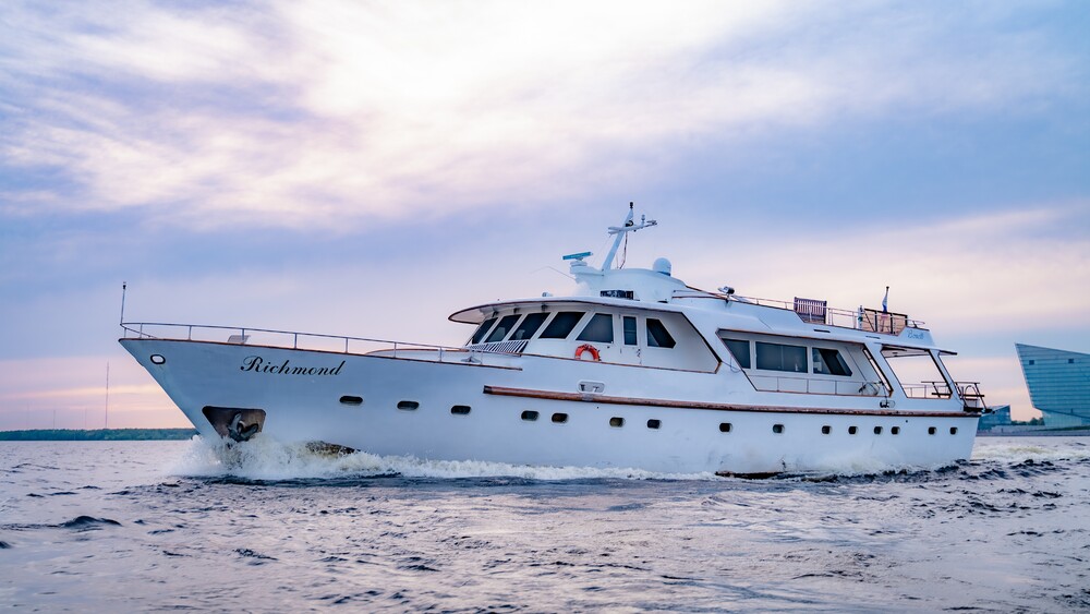 Яхта Benetti 92