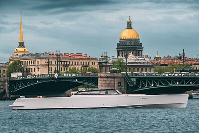 Яхта Морошка