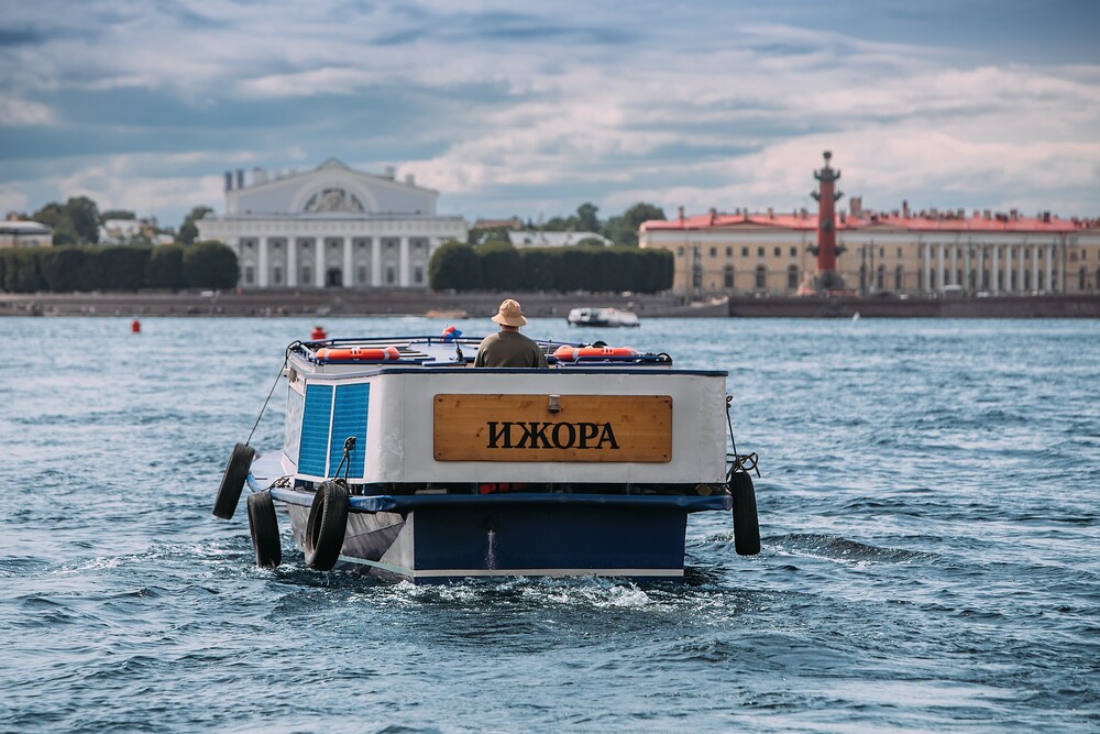 Теплоход Ижора