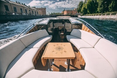 Яхта Ялта