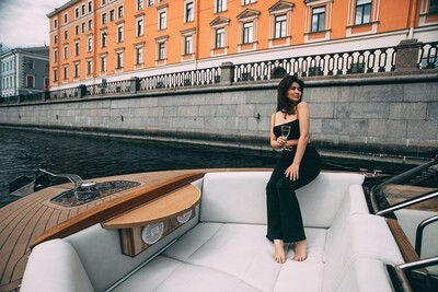 Яхта Ялта