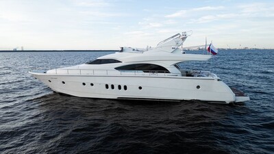 Яхта Dominator 68