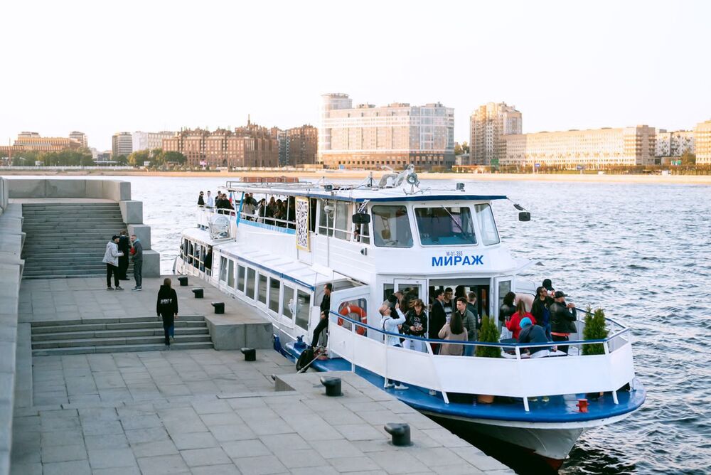 Теплоход Мираж